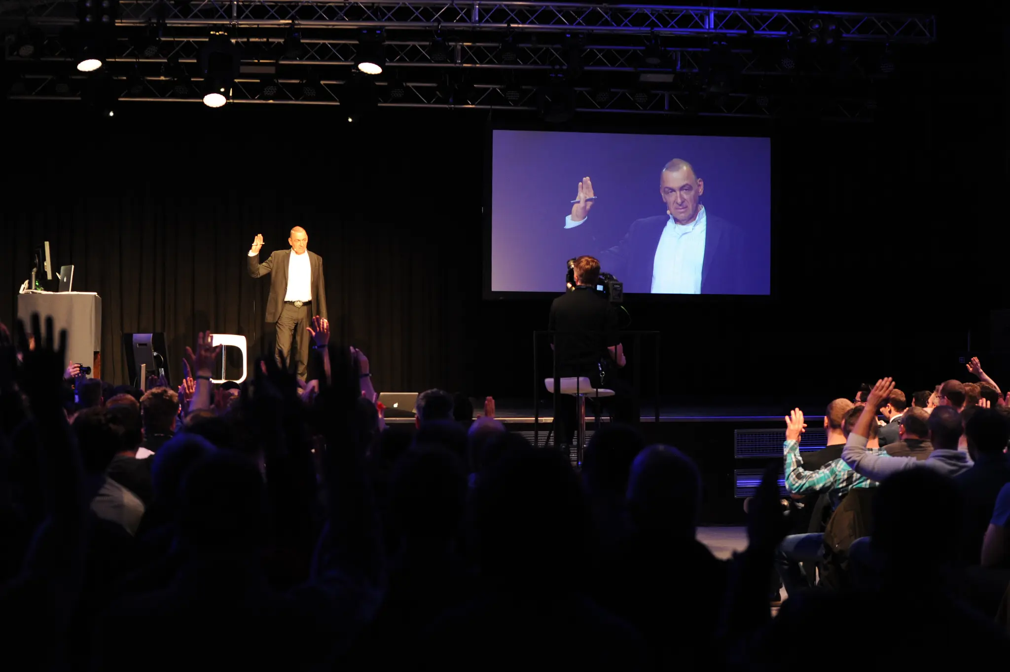 Orlando Owen on stage with a full audience